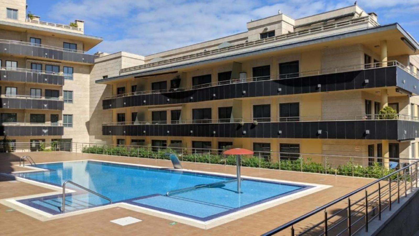En Urbanizacion Con Piscina En Playa De Silgar Apartament *